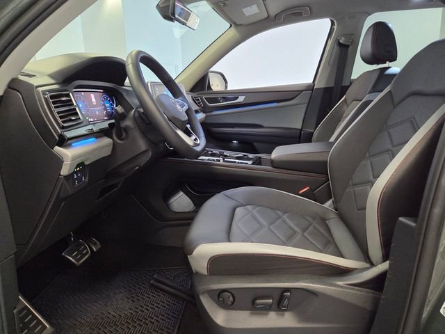 Used 2024 Volkswagen Atlas Peak Edition SE AWD/4WD image 10