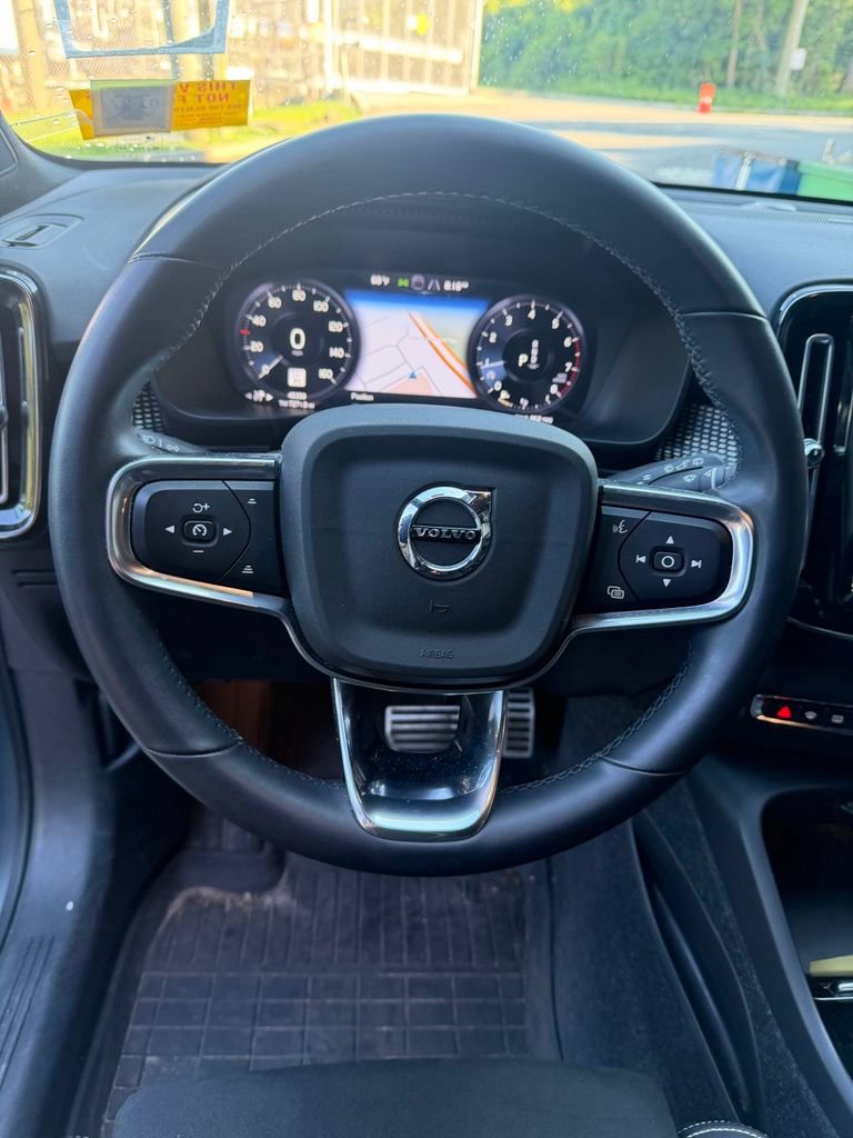 Used 2022 Volvo XC40 T5 R-Design w/ Advanced Package AWD/4WD image 12
