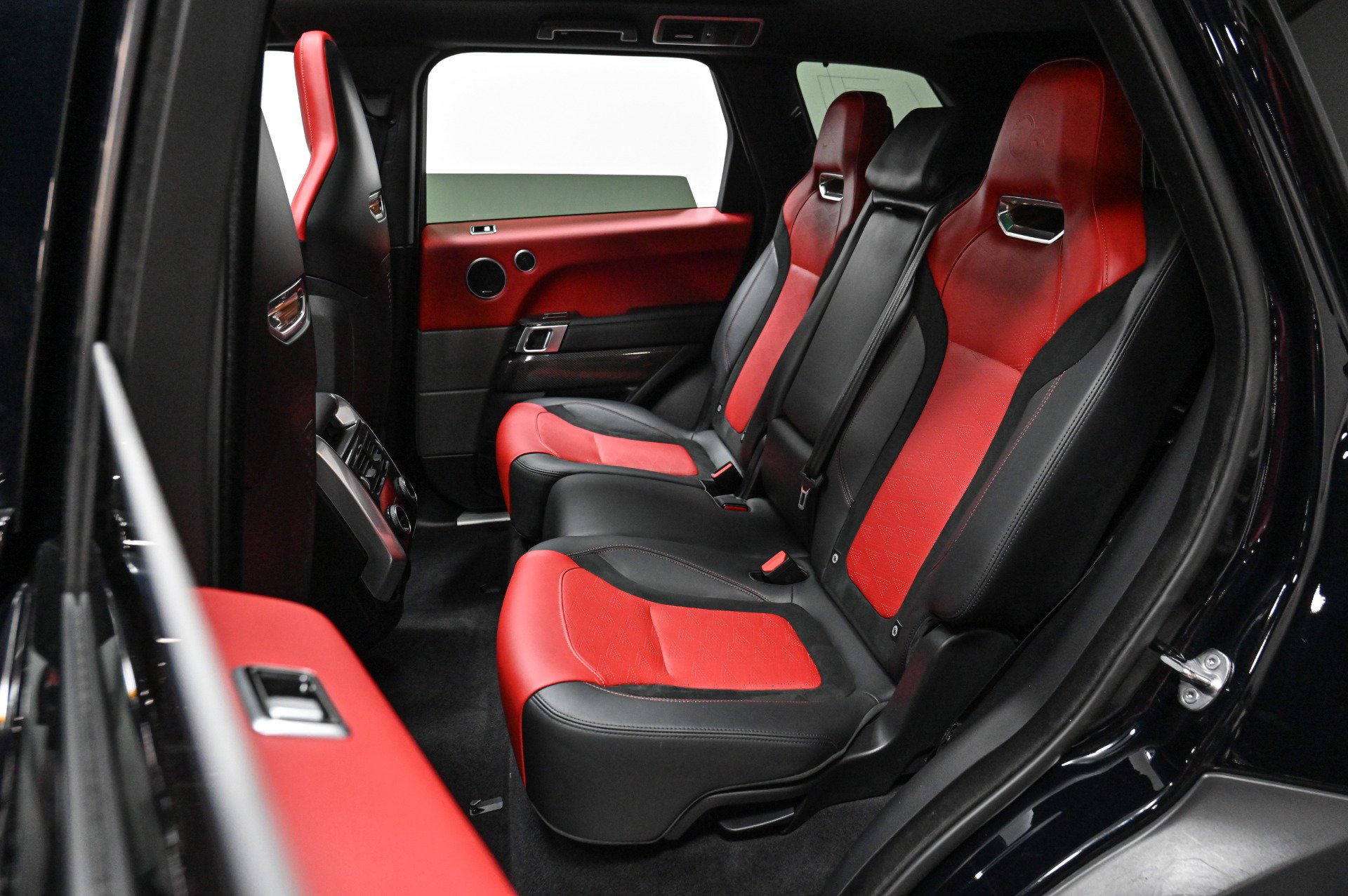 Used 2022 Land Rover Range Rover Sport SVR Carbon Edition image 36