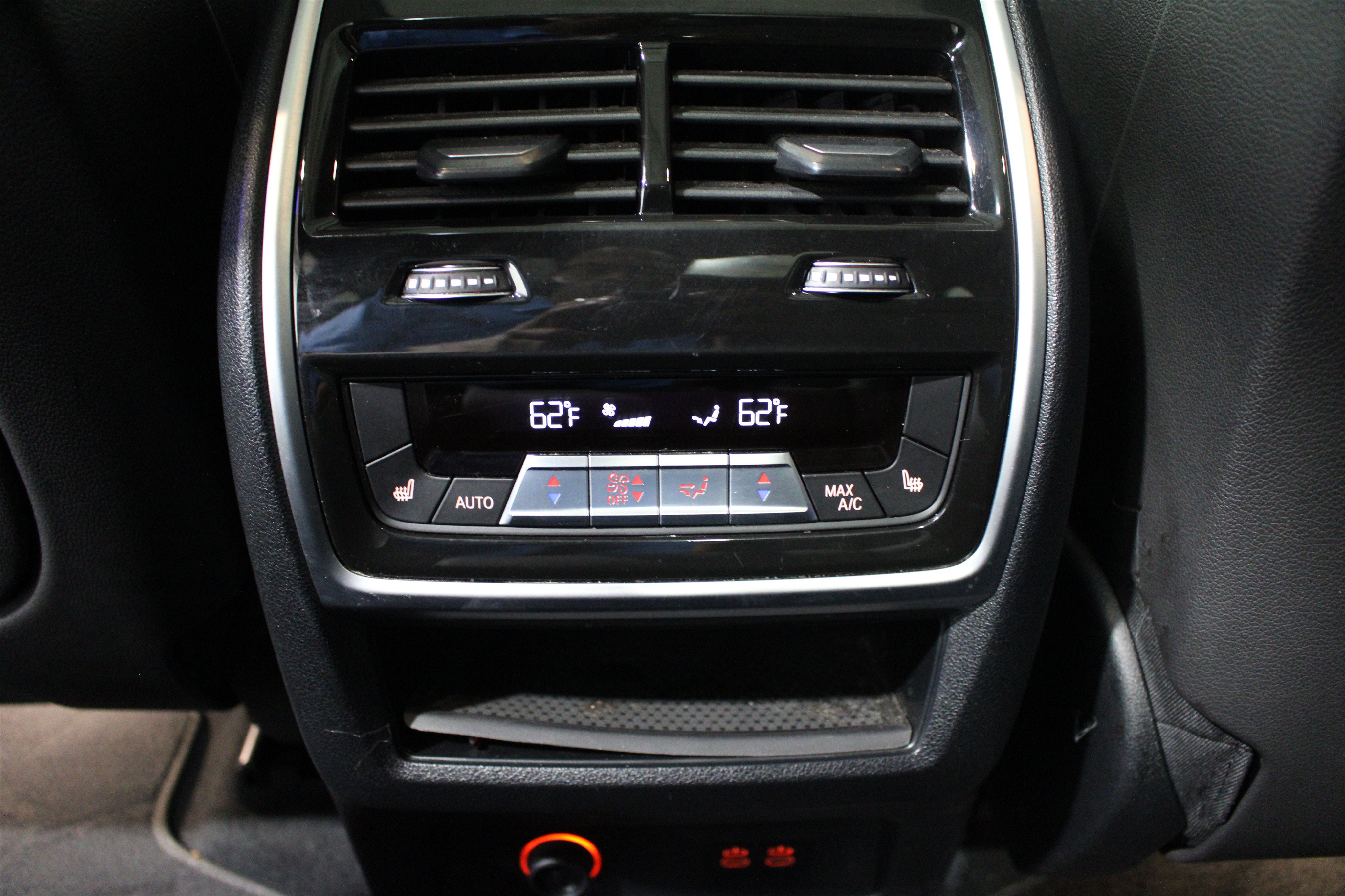 Used 2022 BMW X7 xDrive40i w/ Premium Package AWD/4WD image 29