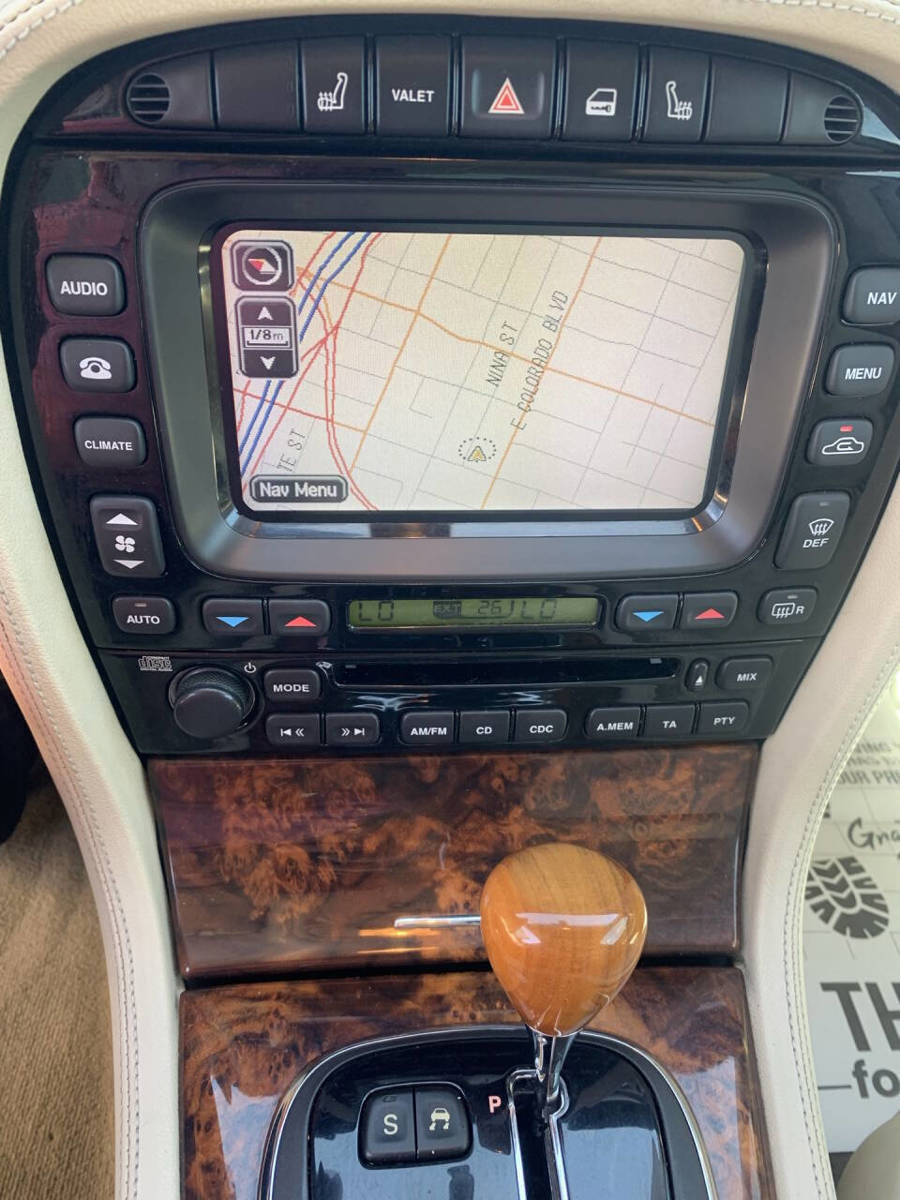 Used 2004 Jaguar XJ8 RWD image 12