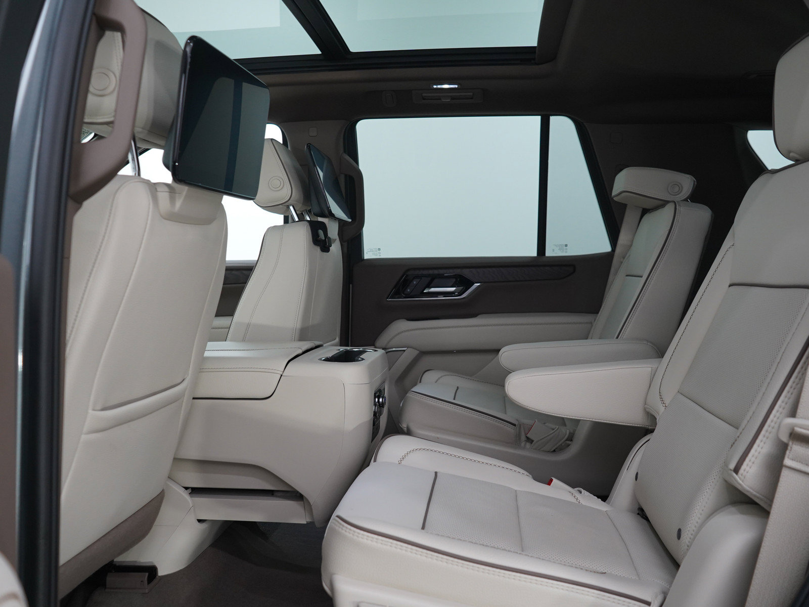 Used 2026 GMC Yukon Denali w/ Denali Reserve Package AWD/4WD image 19