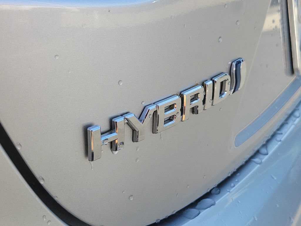 Used 2024 Toyota Corolla SE w/ SE Package FWD image 9