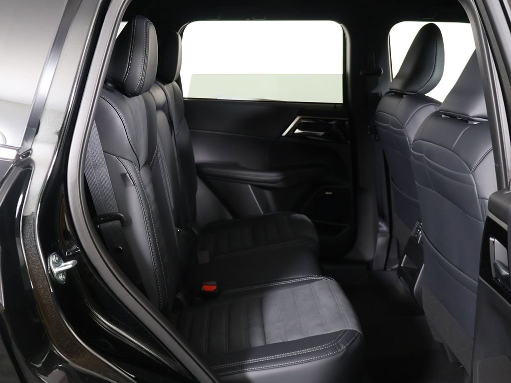 New 2026 Mitsubishi Outlander LE image 32