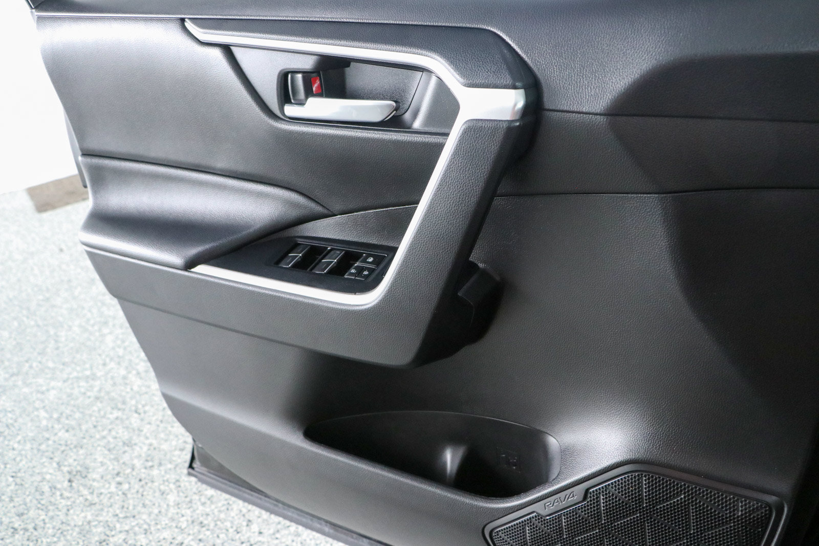 Used 2022 Toyota RAV4 XLE w/ Convenience Package FWD image 22