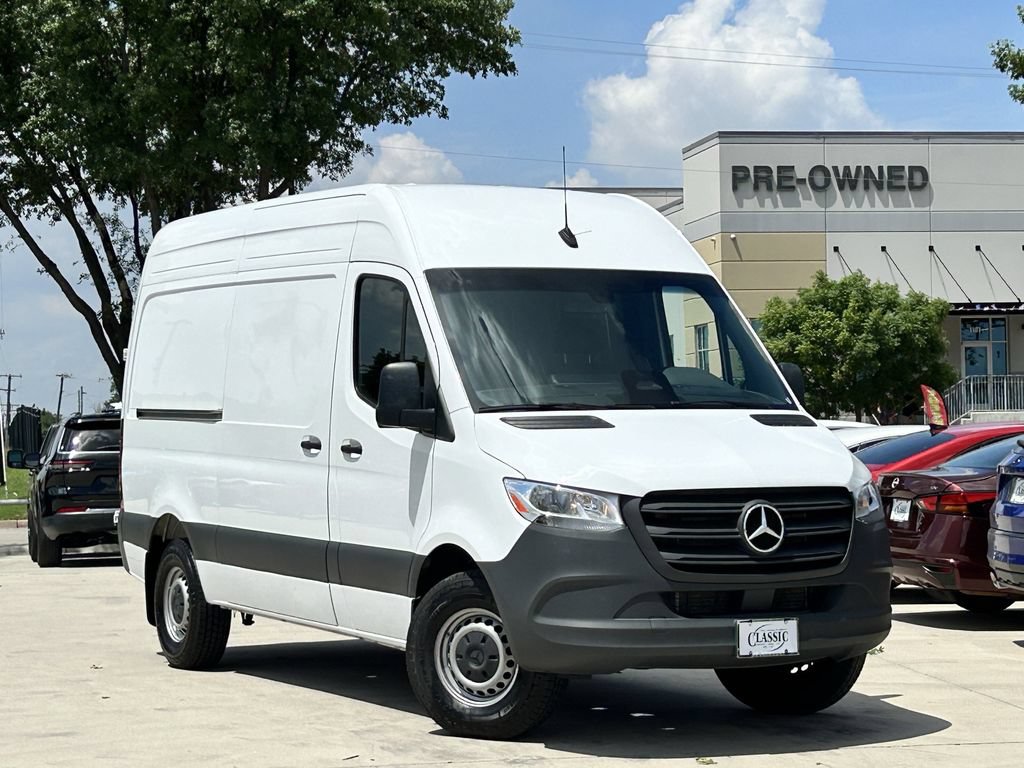 Used 2025 Mercedes-Benz Sprinter 2500 image 2