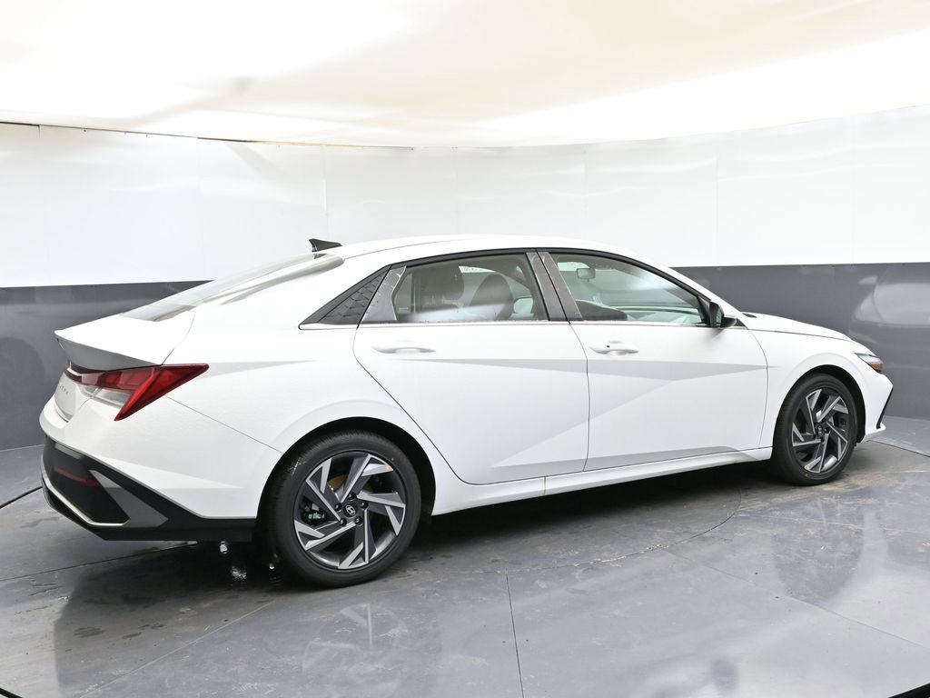 Certified 2025 Hyundai Elantra SEL image 6