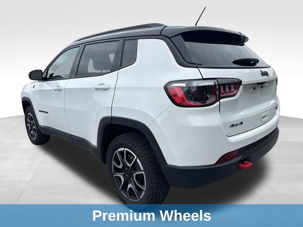 Used 2024 Jeep Compass Trailhawk AWD/4WD image 4