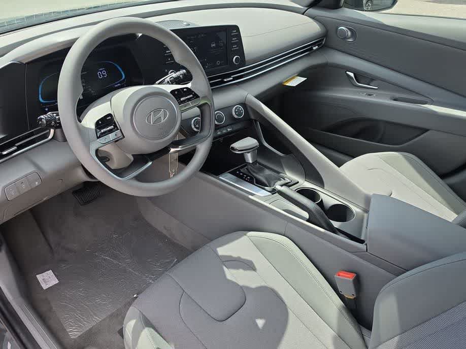New 2026 Hyundai Elantra SE FWD image 15