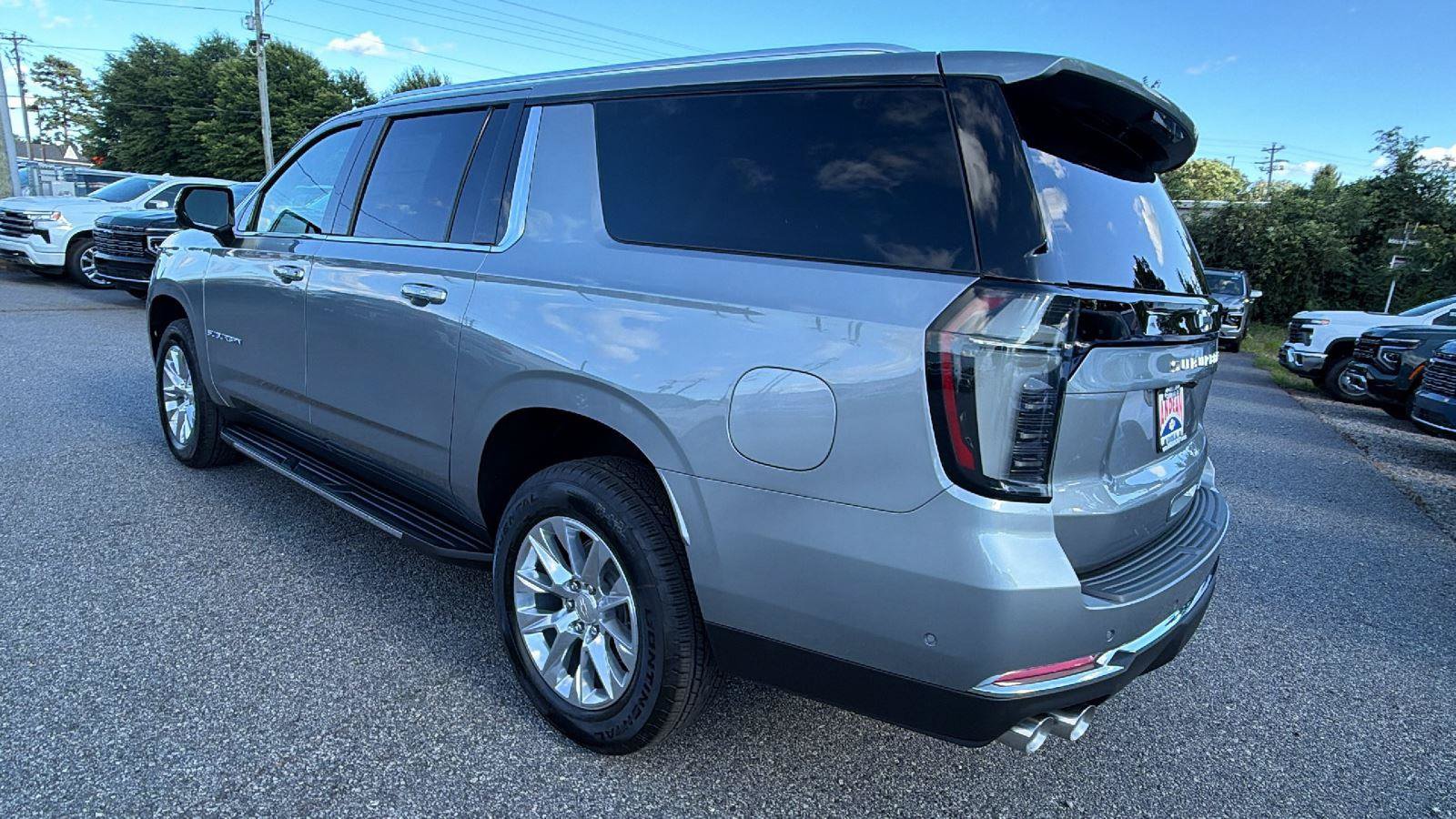 New 2026 Chevrolet Suburban Premier w/ Sun And Tow Package AWD/4WD image 10