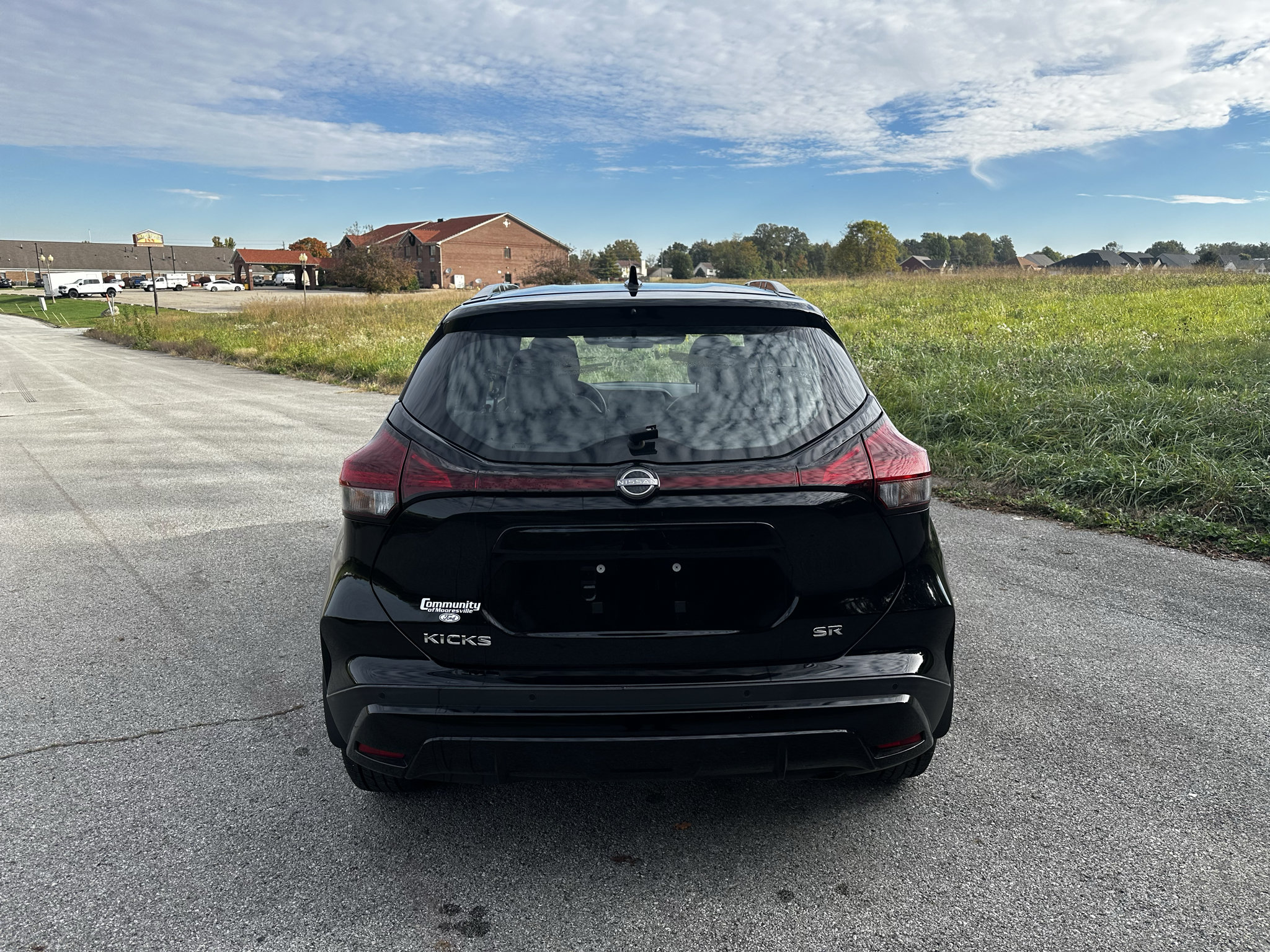 Used 2023 Nissan Kicks SR w/ SR Premium Package FWD image 7
