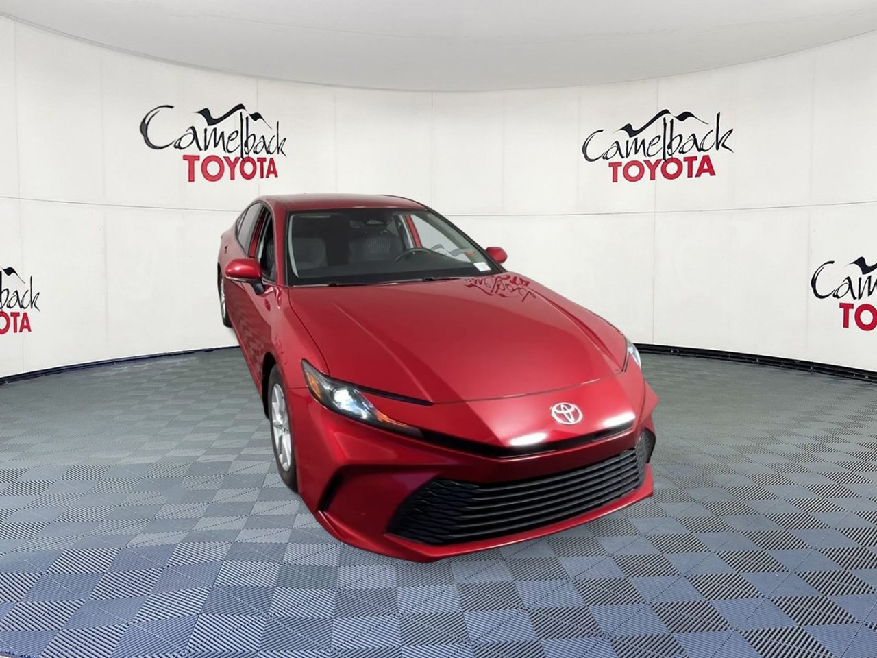 Used 2025 Toyota Camry LE w/ Convenience Package FWD image 4