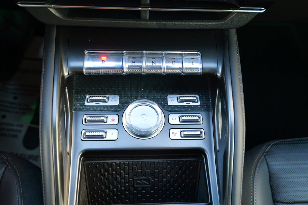 Used 2024 Lincoln Nautilus Reserve w/ Jet Appearance Package (87T) AWD/4WD image 45