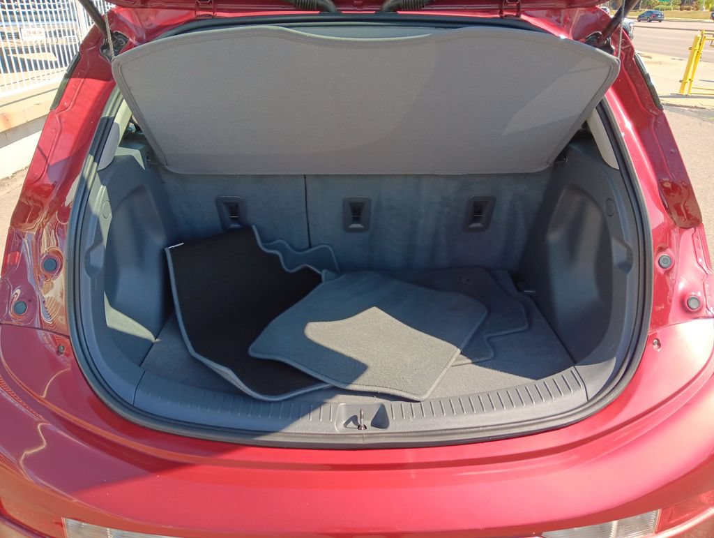 Used 2019 Chevrolet Bolt Premier w/ Infotainment Package FWD image 22