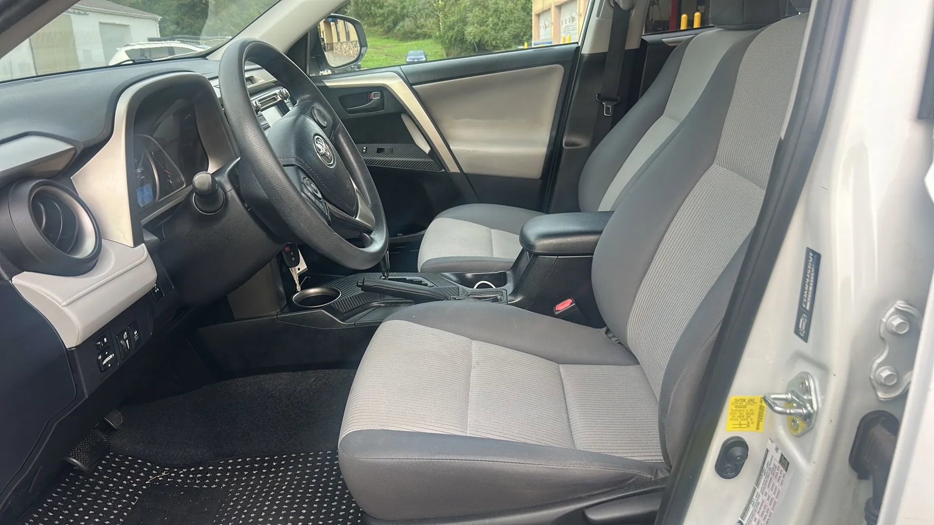 Used 2015 Toyota RAV4 LE image 24