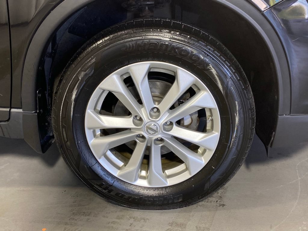 Used 2018 Nissan Rogue SV w/ Premium Package AWD/4WD image 12