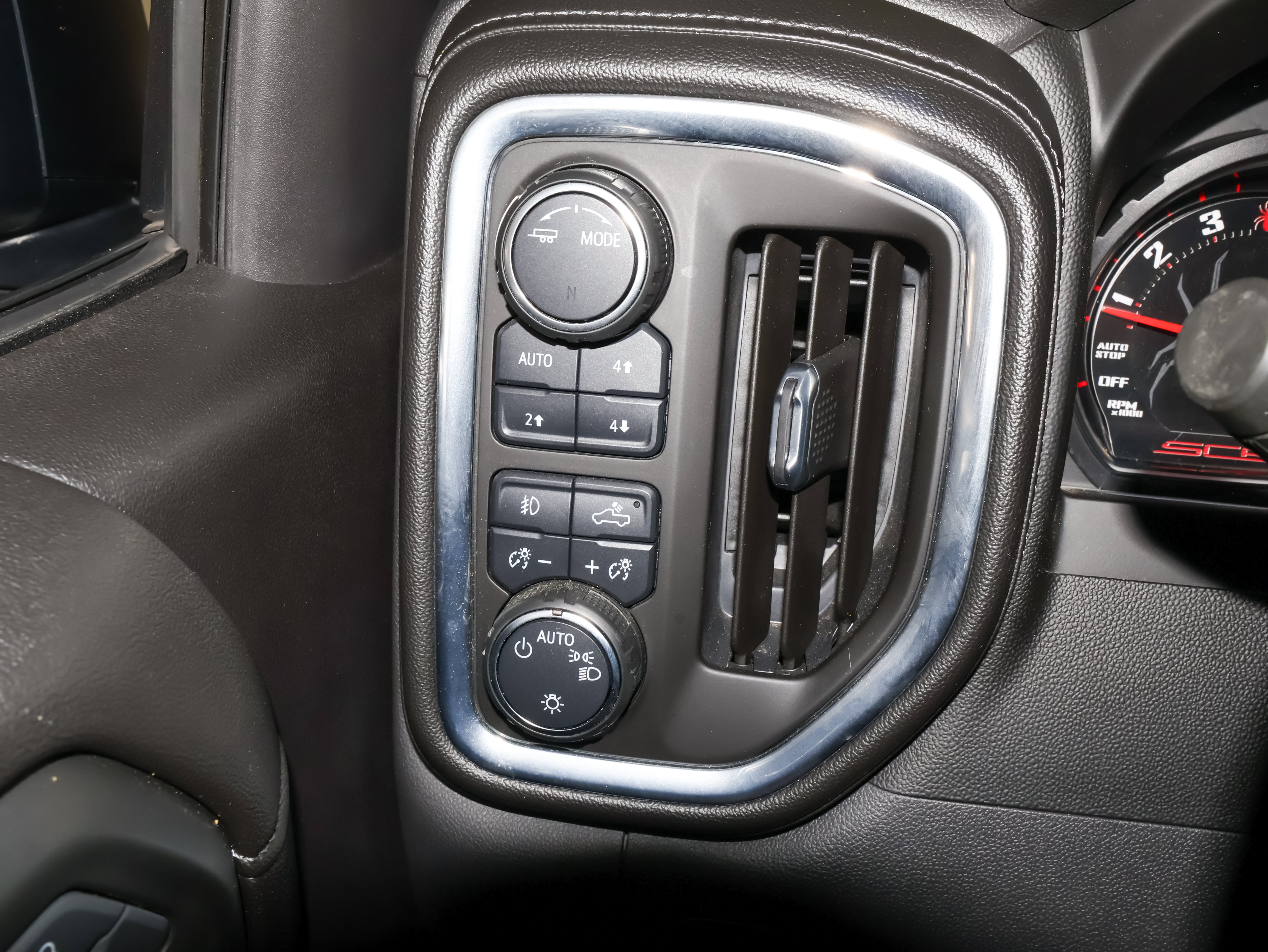 Used 2020 Chevrolet Silverado 1500 RST AWD/4WD image 33
