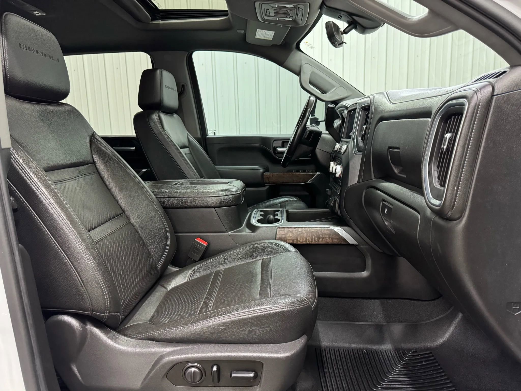 Used 2020 GMC Sierra 3500 Denali w/ Denali Ultimate Package image 15