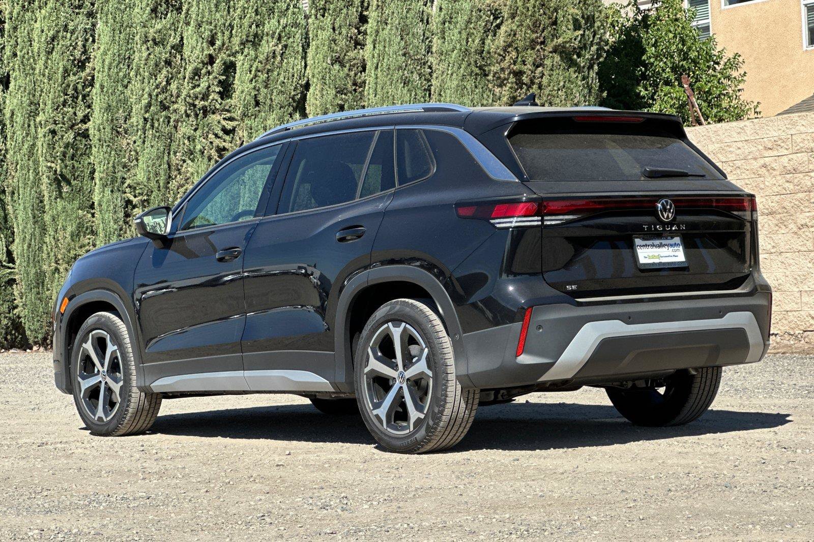 New 2026 Volkswagen Tiguan SE FWD image 6