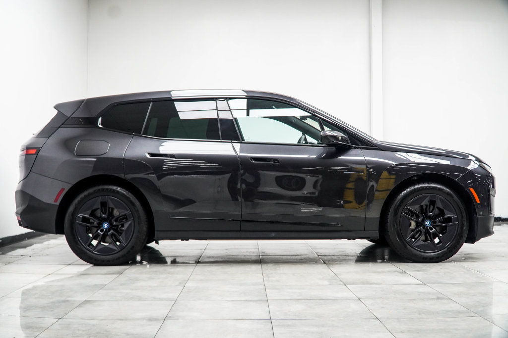 Used 2024 BMW iX xDrive50 w/ Convenience Package AWD/4WD image 7