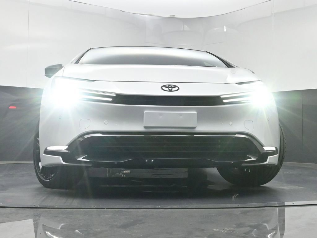 Used 2026 Toyota Prius FWD image 27