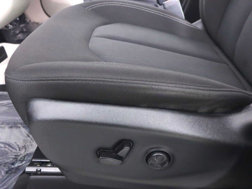 Used 2023 Chrysler Voyager LX FWD image 26