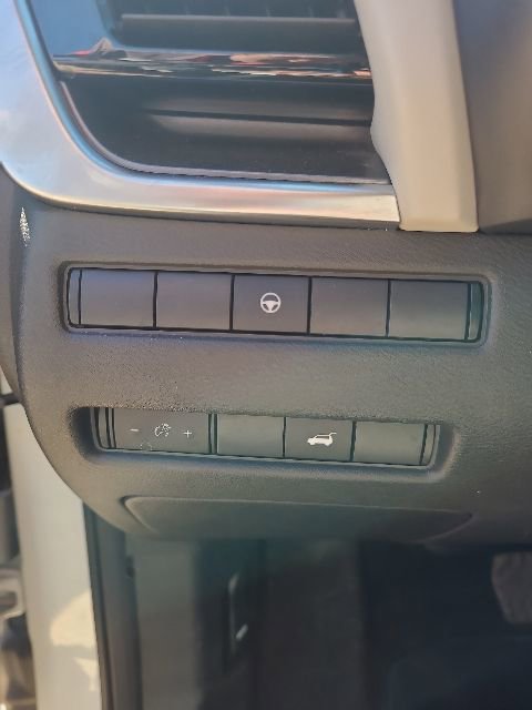 Used 2022 Nissan Rogue SV w/ SV Premium Package FWD image 12