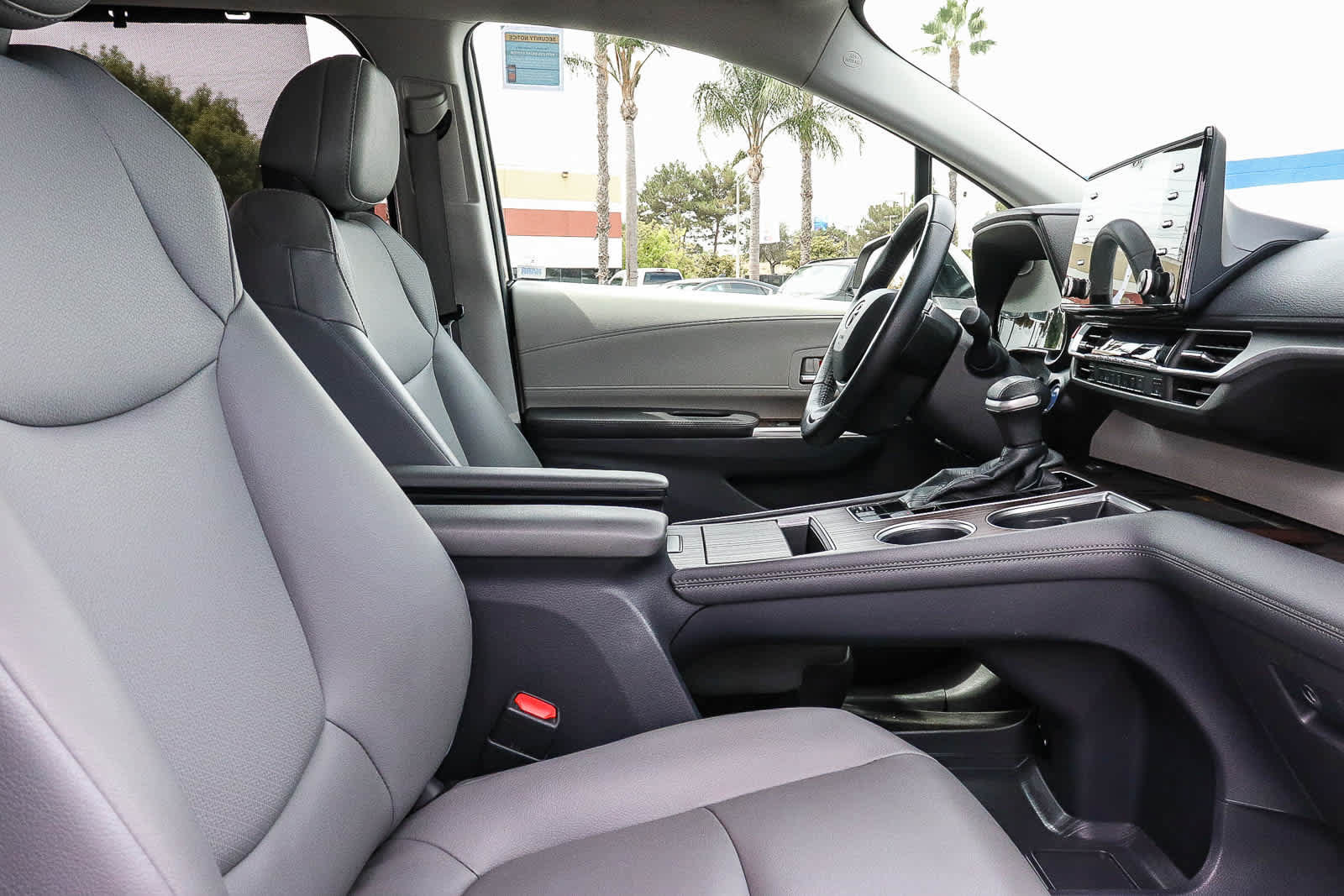 Used 2021 Toyota Sienna XLE w/ XLE Plus Package FWD image 30