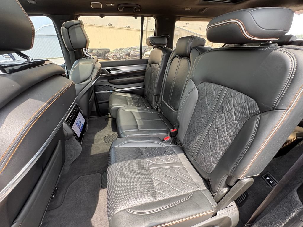 Used 2022 Jeep Grand Wagoneer Series III w/ Flexible Seating Group AWD/4WD image 26