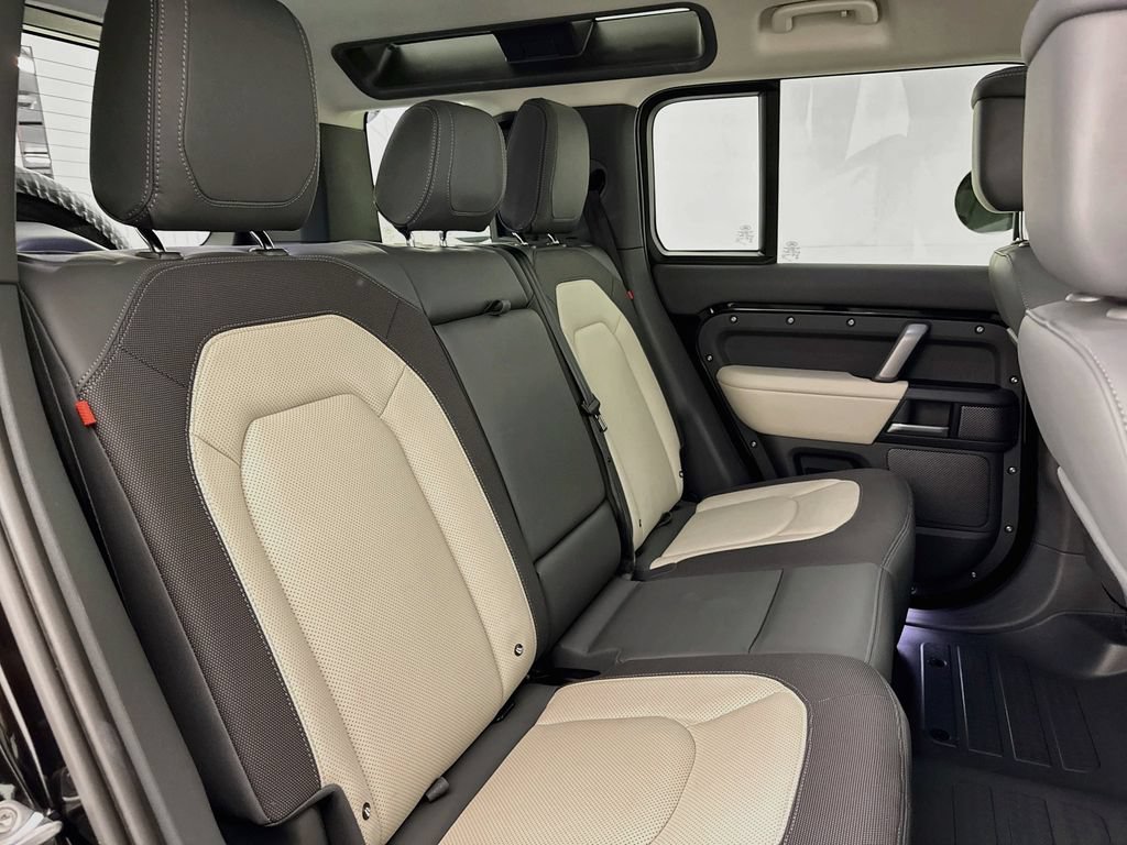 Certified 2024 Land Rover Defender 110 X-Dynamic SE AWD/4WD image 28