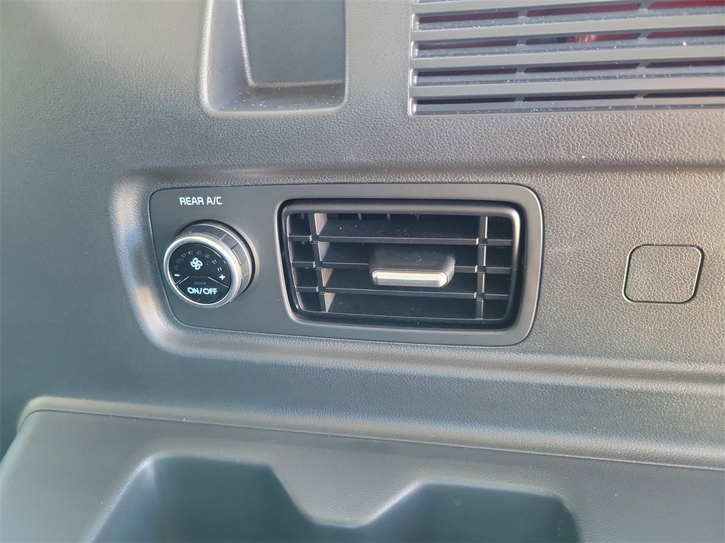 Used 2025 Hyundai Santa Fe SEL image 9