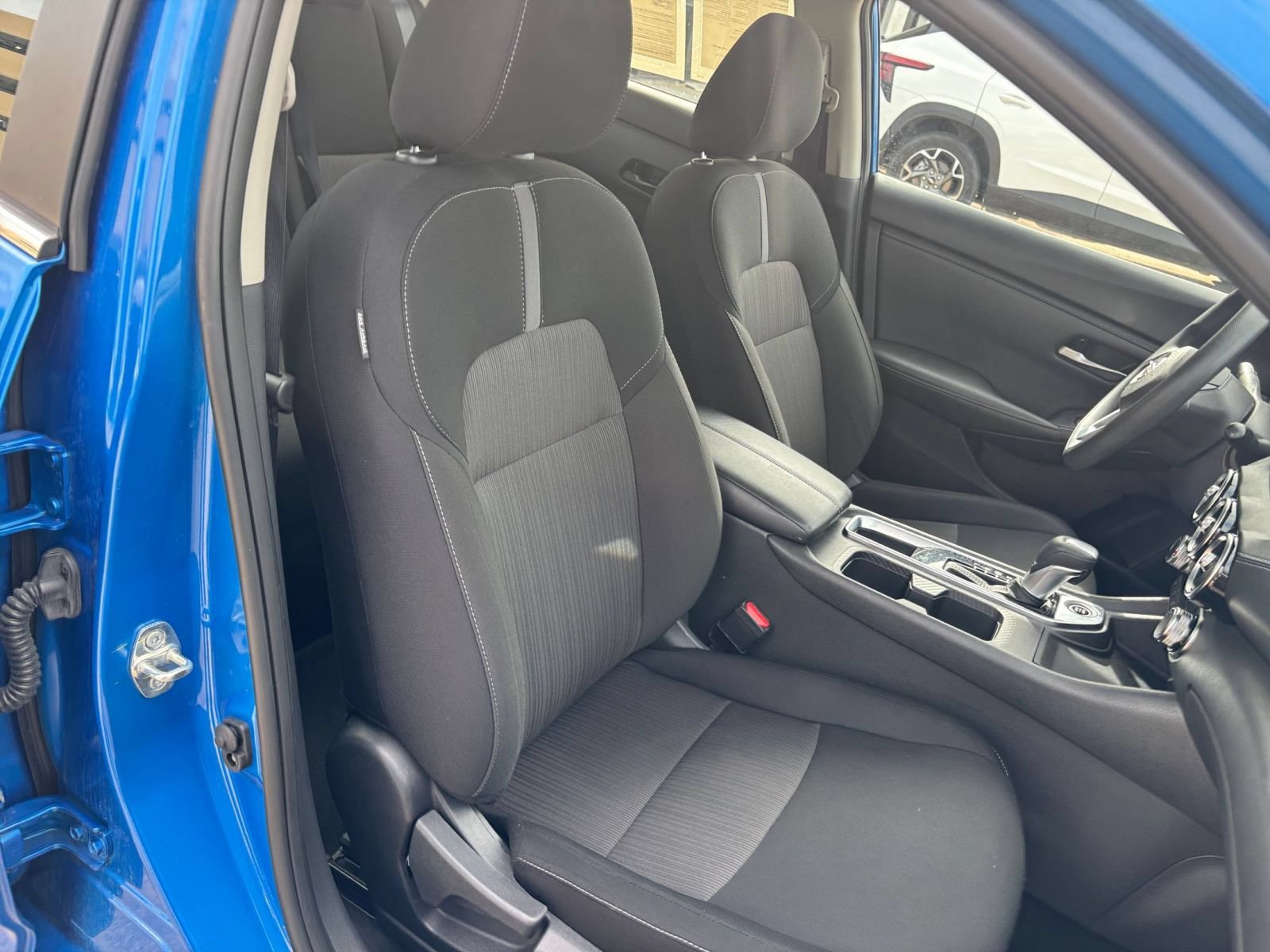 Used 2025 Nissan Sentra SV FWD image 33