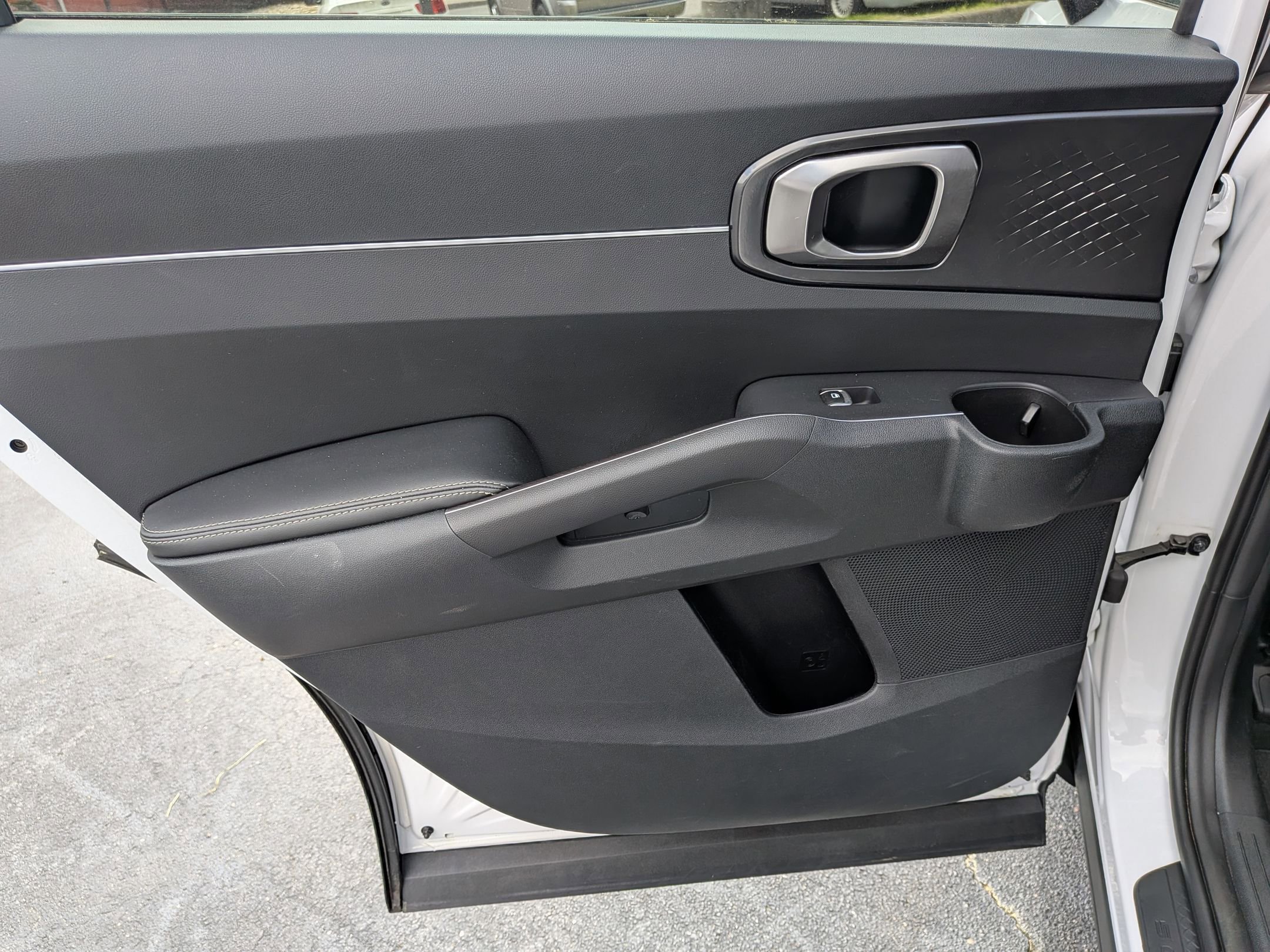 Used 2024 Kia Sorento S image 27