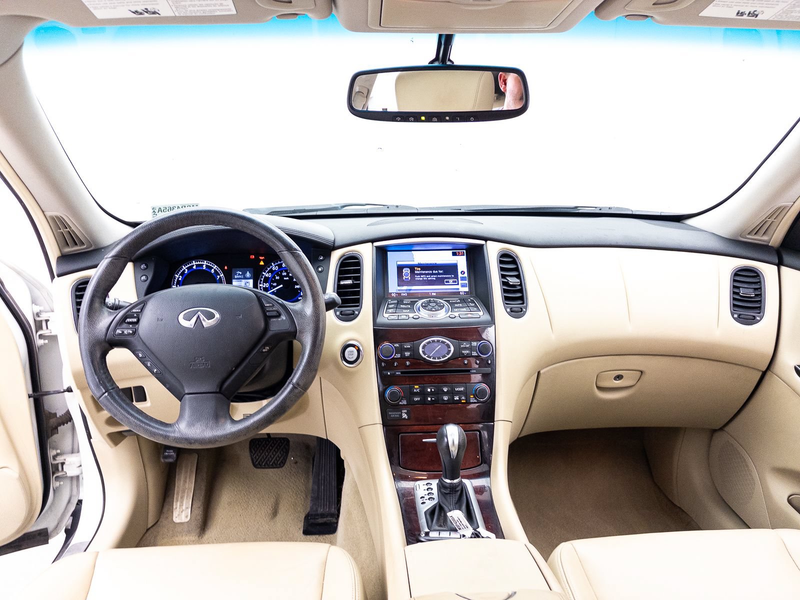 Used 2017 INFINITI QX50 2WD w/ Deluxe Touring Package image 17
