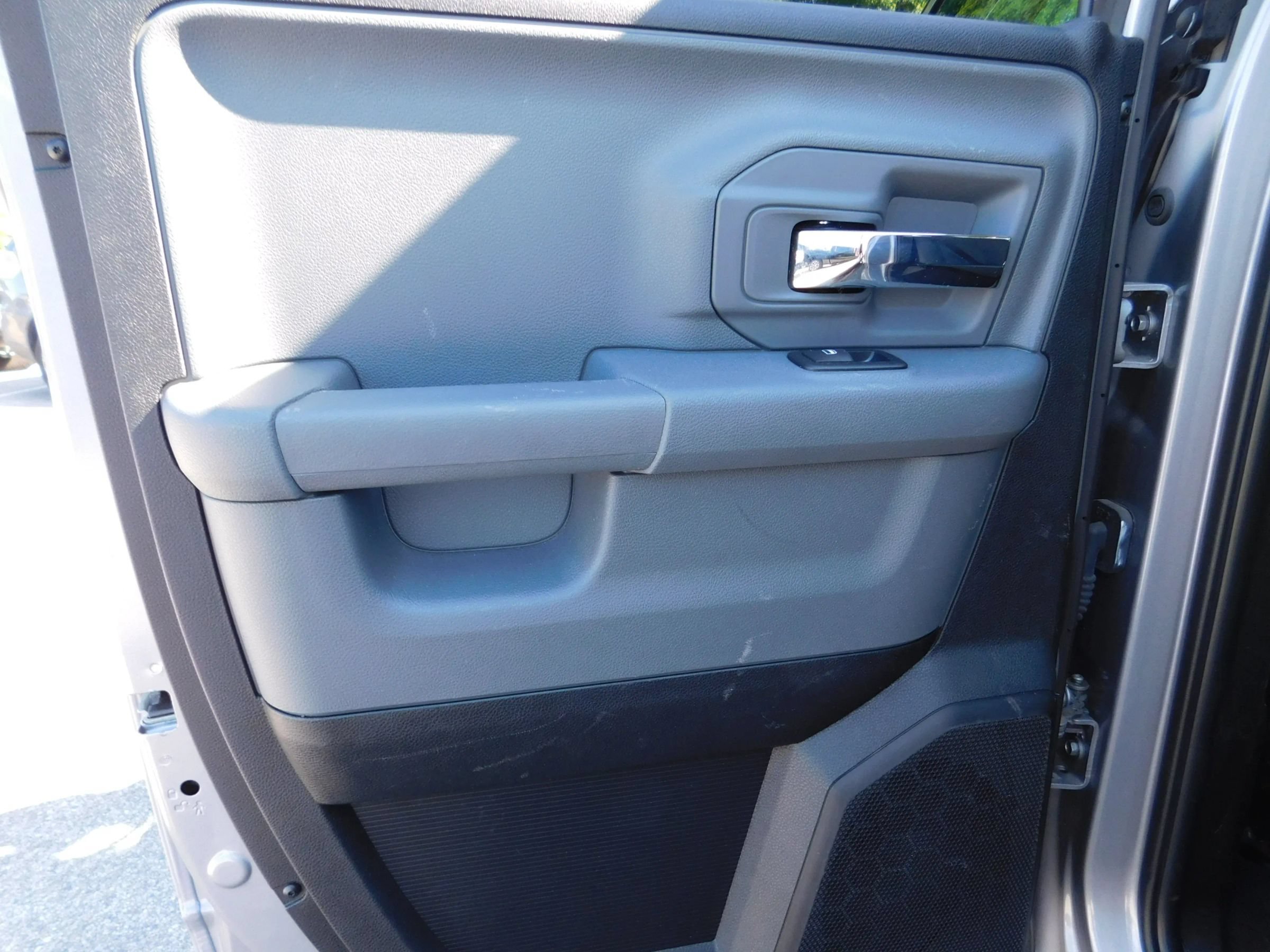 Used 2024 RAM 1500 Classic SLT AWD/4WD image 12