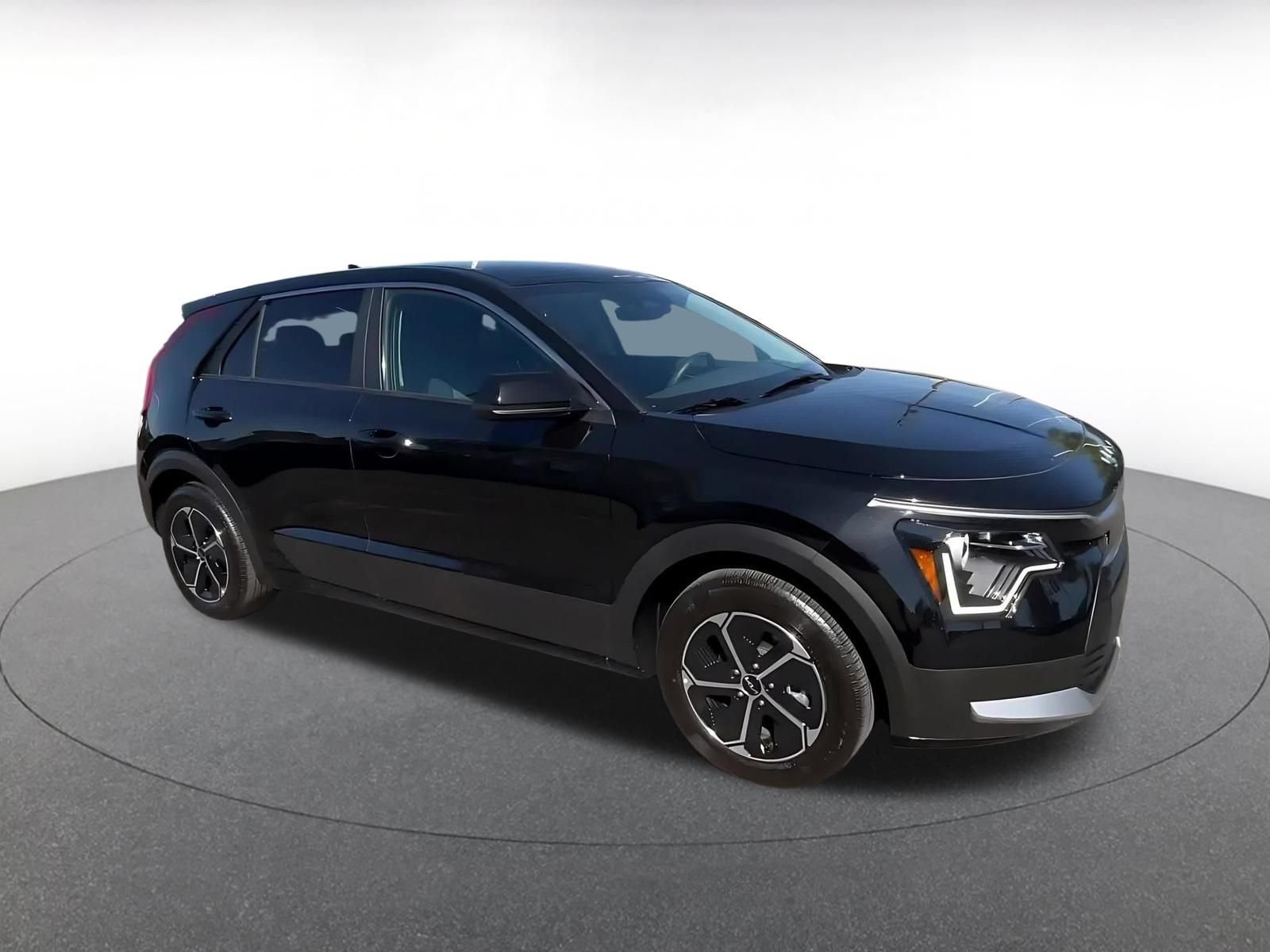 Used 2026 Kia Niro LX FWD image 2
