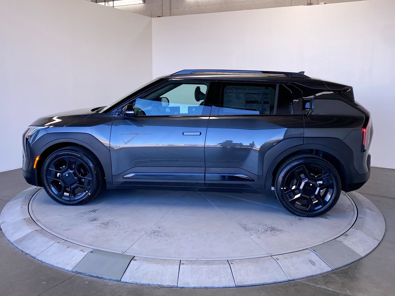 New 2027 Kia EV3 Wind FWD image 2