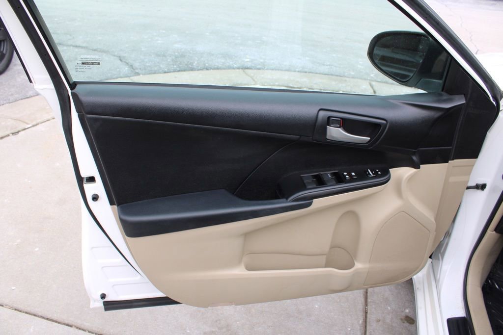 Used 2012 Toyota Camry LE image 18