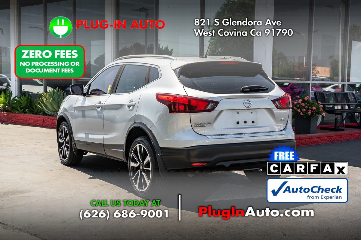 Used 2017 Nissan Rogue Sport SL w/ SL Premium Package FWD image 2