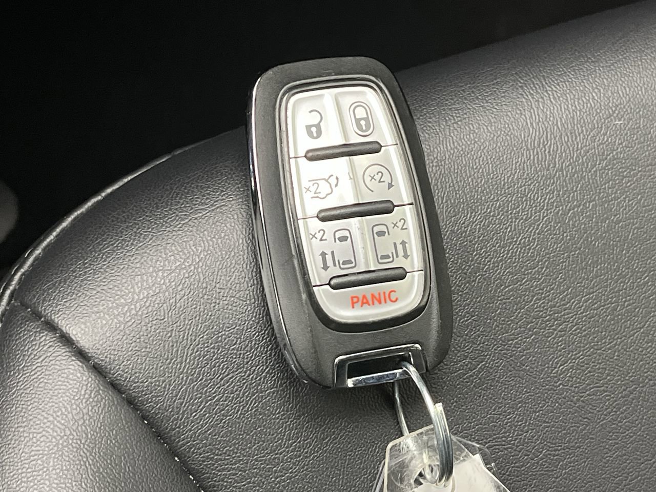 Used 2025 Chrysler Pacifica Select FWD image 26