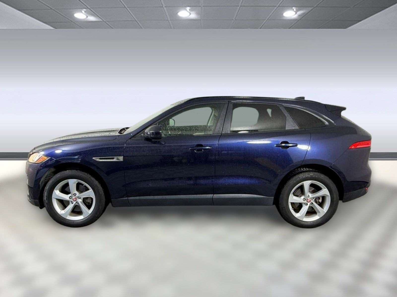 Used 2018 Jaguar F-PACE Premium AWD/4WD image 2
