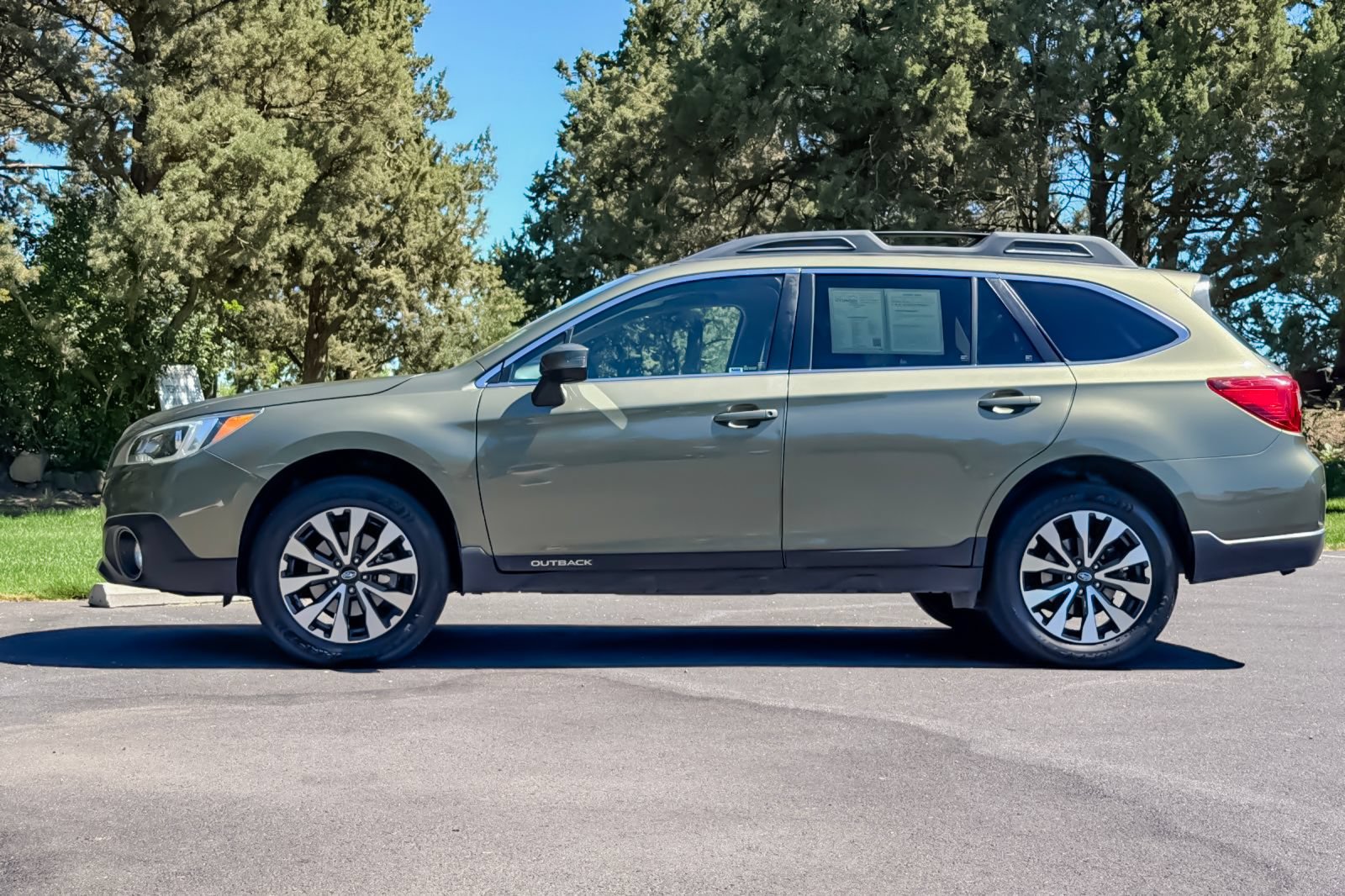 Used 2017 Subaru Outback 2.5i Limited AWD/4WD image 8