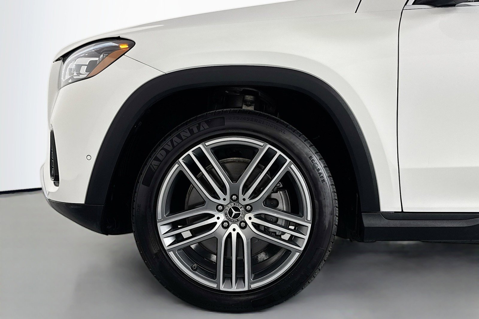 Used 2024 Mercedes-Benz GLS 450 4MATIC image 11