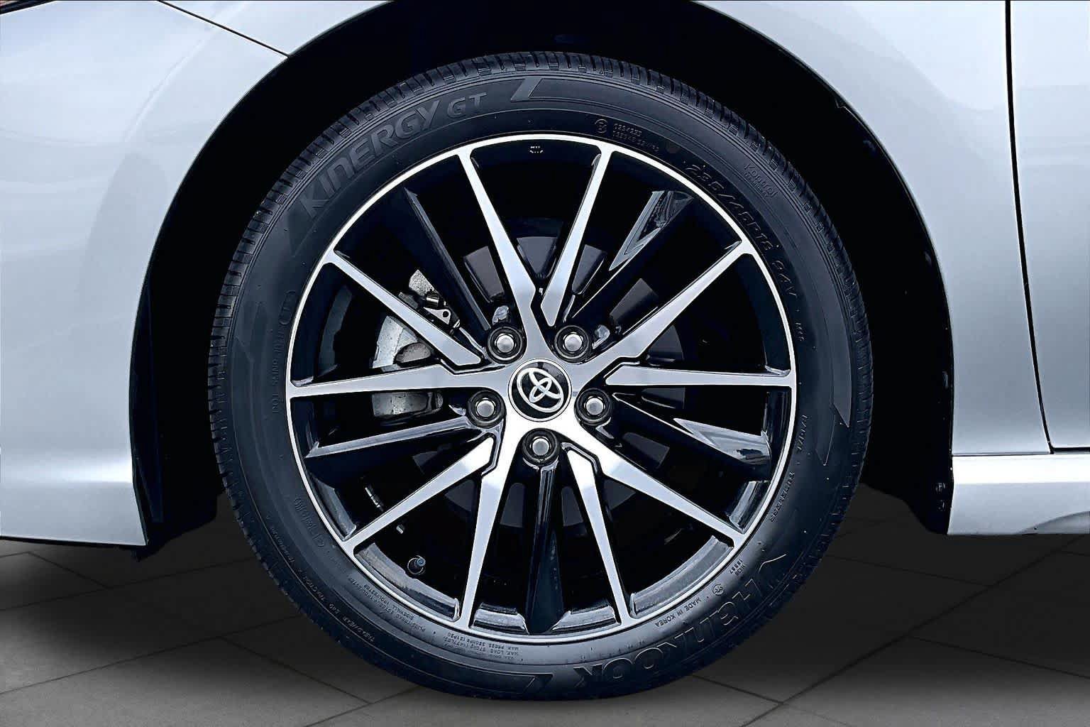 Used 2023 Toyota Camry SE FWD image 11
