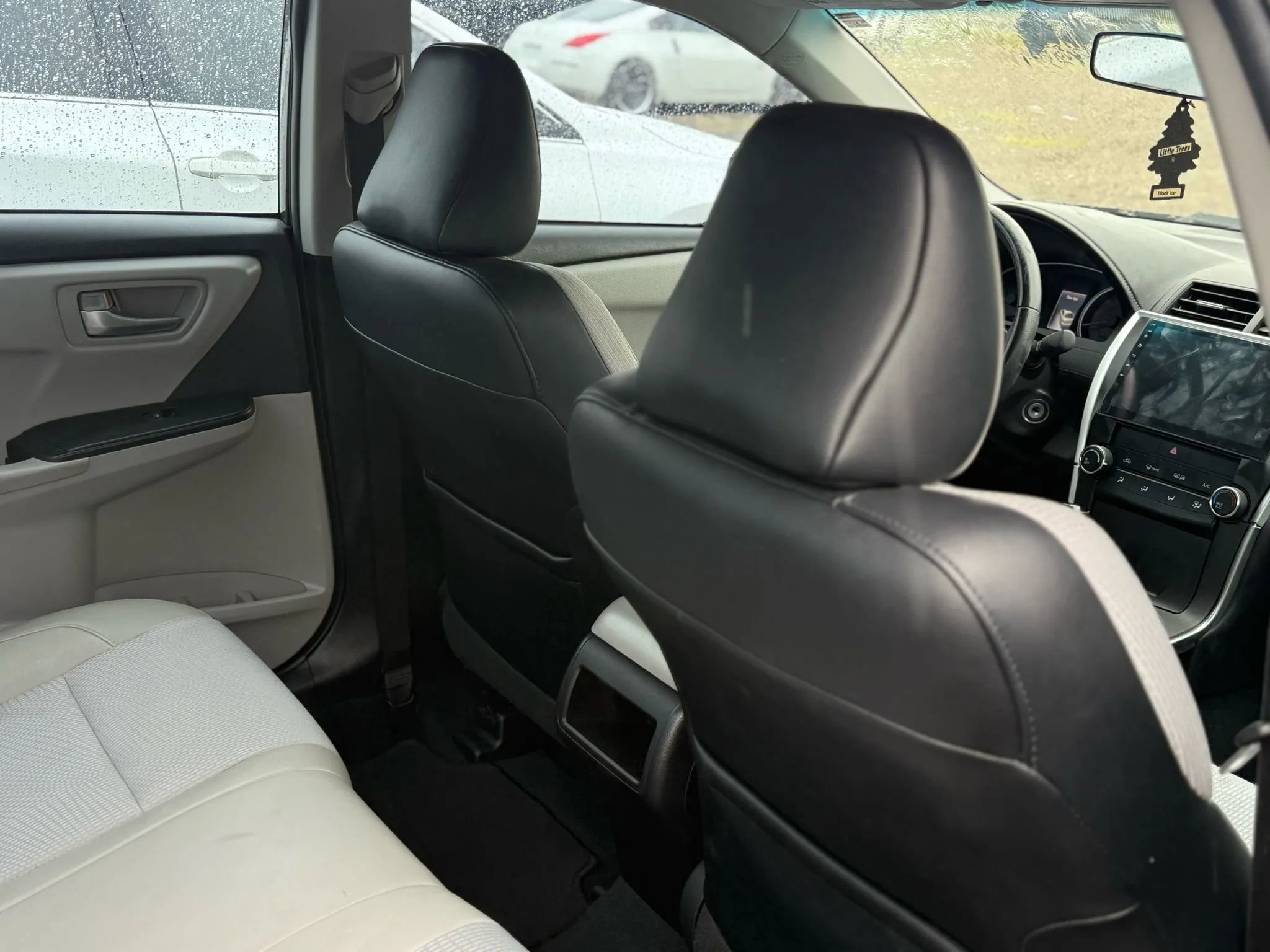 Used 2017 Toyota Camry SE image 14