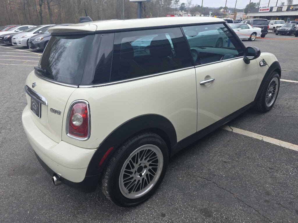 Used 2010 MINI Cooper Hardtop image 5