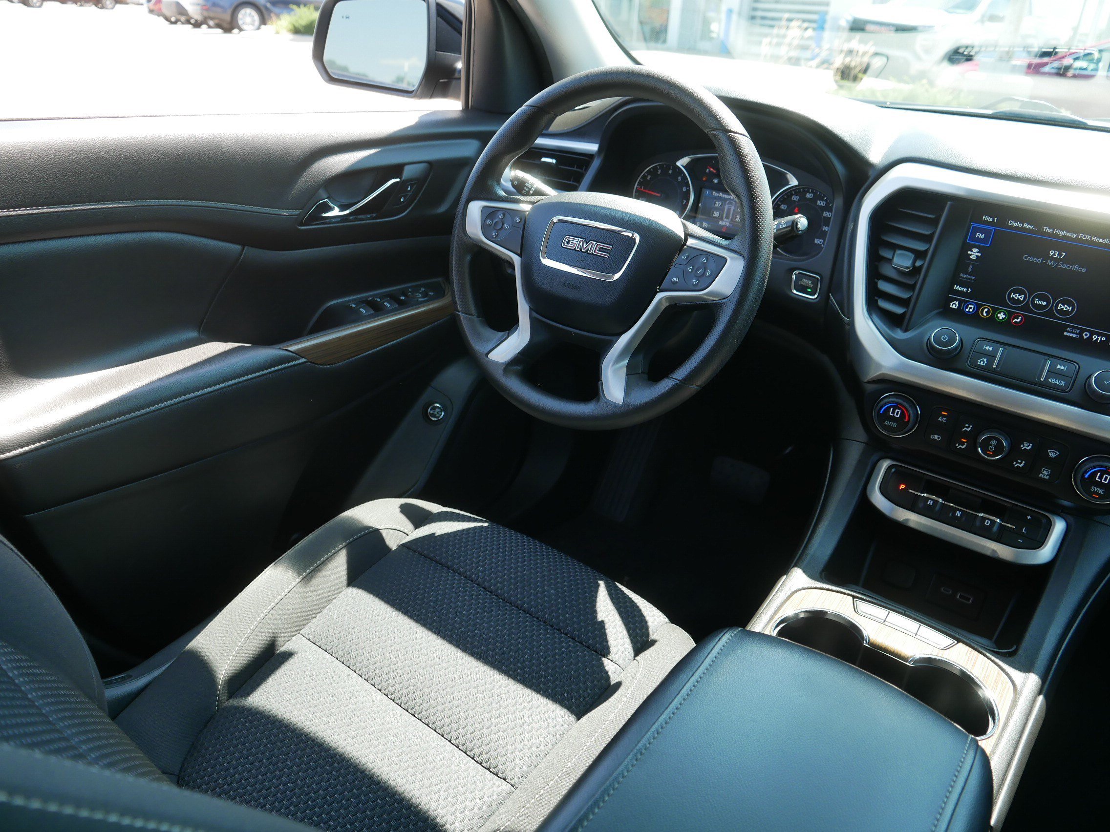 Used 2023 GMC Acadia SLE w/ Driver Convenience Package AWD/4WD image 9