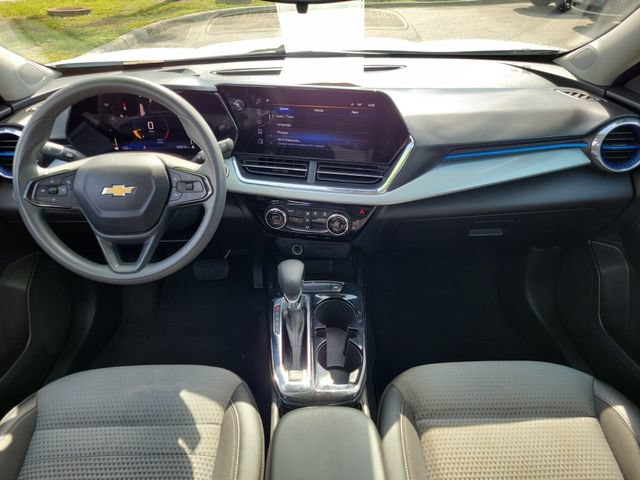 Used 2025 Chevrolet Trax LT FWD image 15