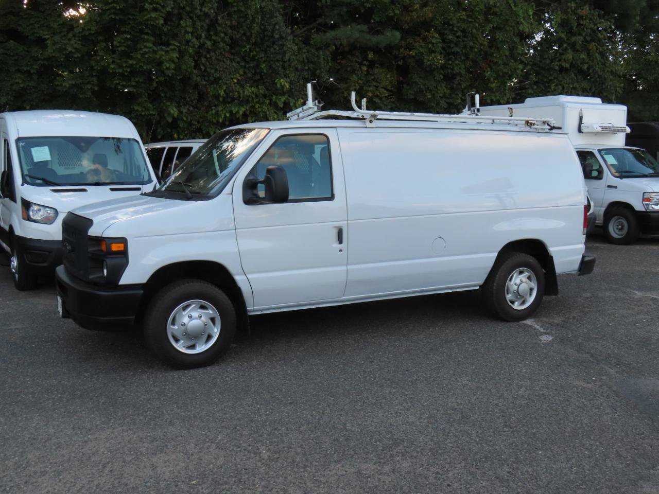 Used 2014 Ford E-150 and Econoline 150 RWD image 2
