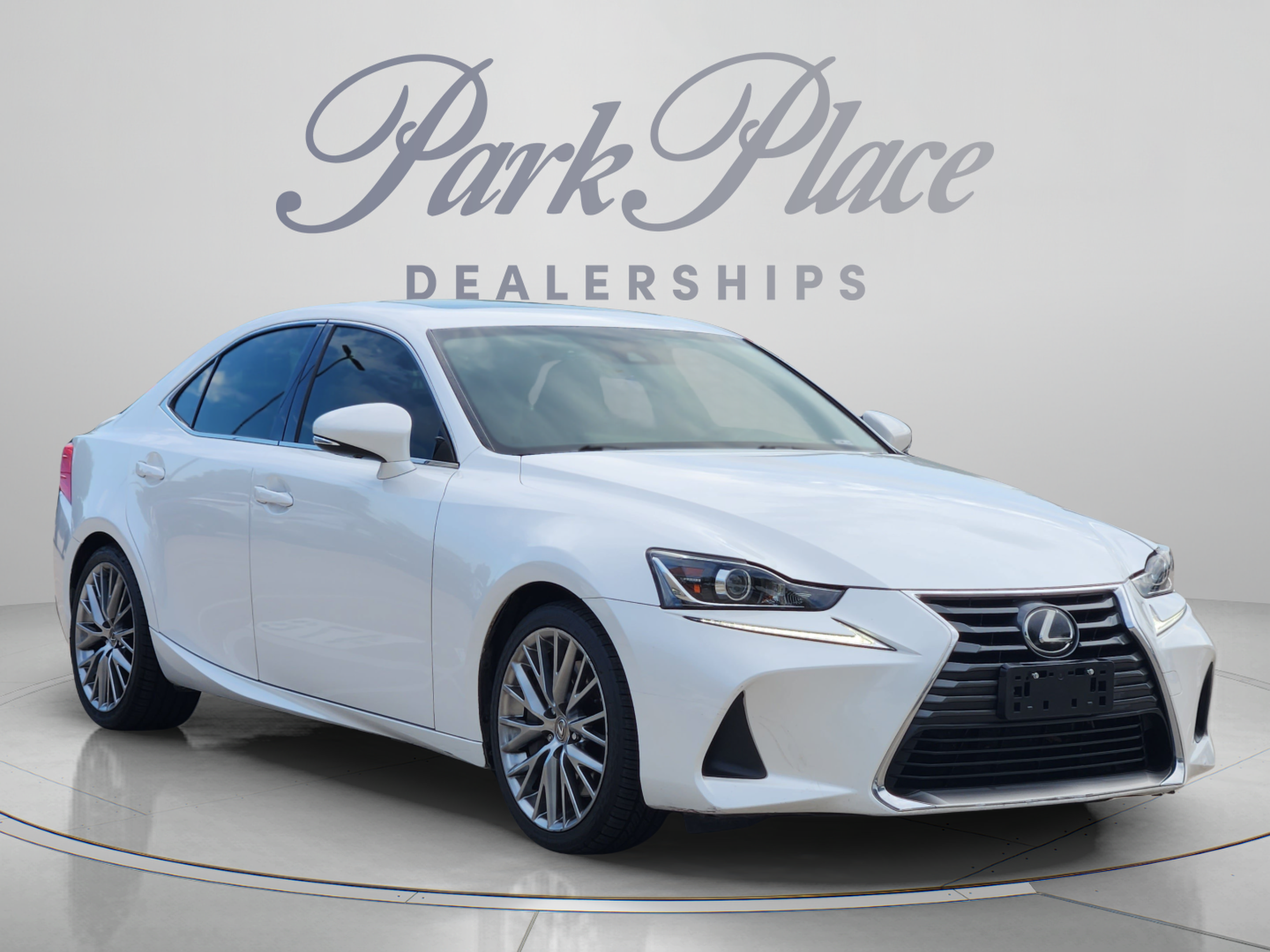 Used 2017 Lexus IS 200t RWD image 4
